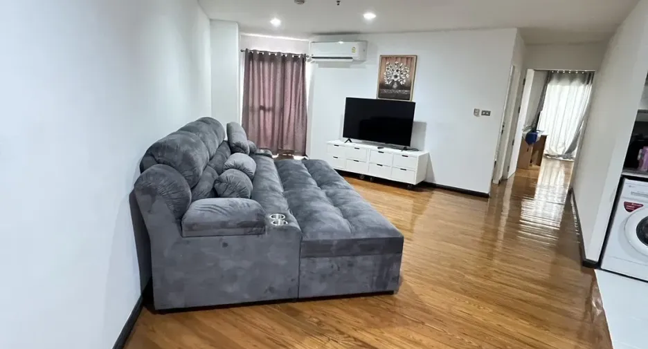 For rent 3 bedrooms condo in Watthana, Bangkok