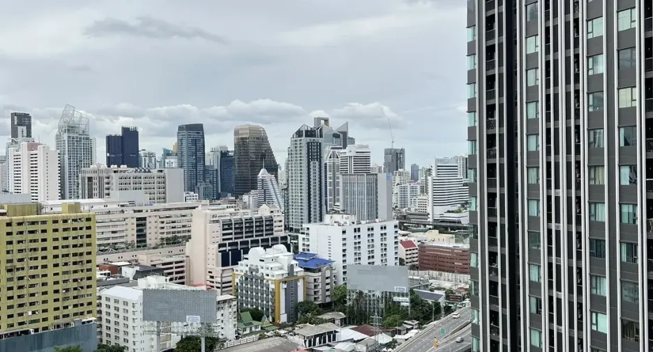 For rent 3 bedrooms condo in Watthana, Bangkok