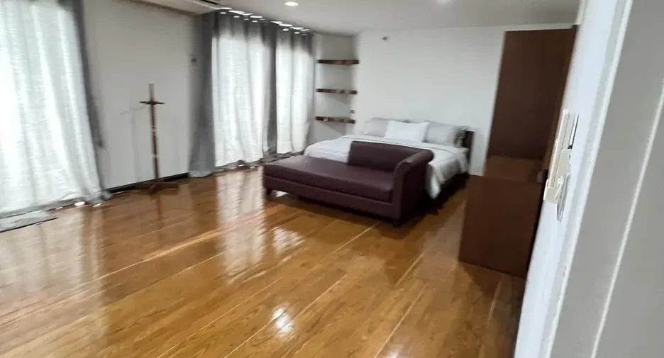 For rent 3 bedrooms condo in Watthana, Bangkok