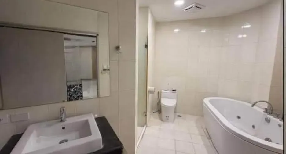 For rent 3 bedrooms condo in Watthana, Bangkok
