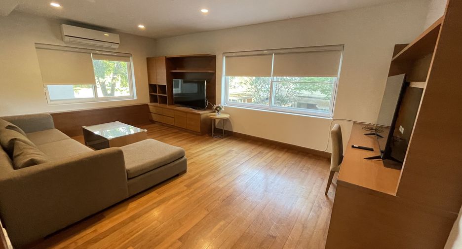 For rent 4 bedrooms house in Watthana, Bangkok