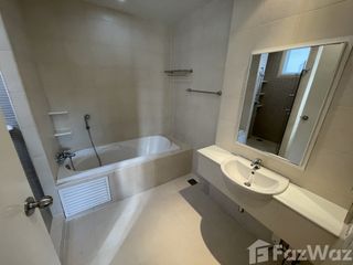 For rent 4 bedrooms house in Watthana, Bangkok