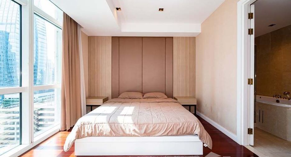 For rent 2 bedrooms condo in Pathum Wan, Bangkok