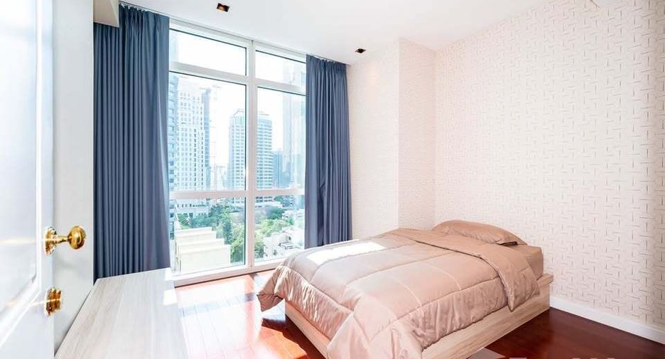 For rent 2 bedrooms condo in Pathum Wan, Bangkok