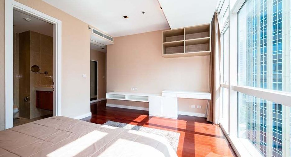 For rent 2 bedrooms condo in Pathum Wan, Bangkok
