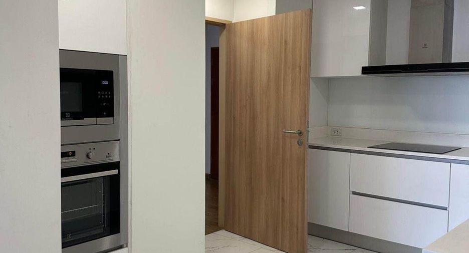 For rent 3 bedrooms condo in Watthana, Bangkok