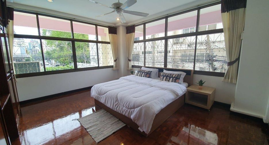 For rent 3 bedrooms condo in Watthana, Bangkok