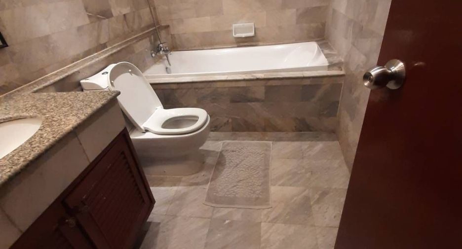 For rent 2 bedrooms condo in Sathon, Bangkok