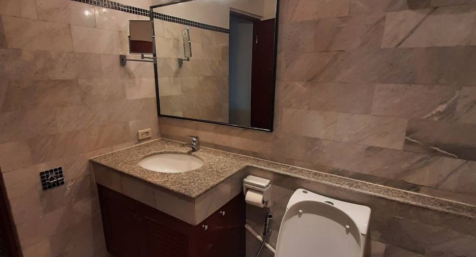 For rent 2 bedrooms condo in Sathon, Bangkok