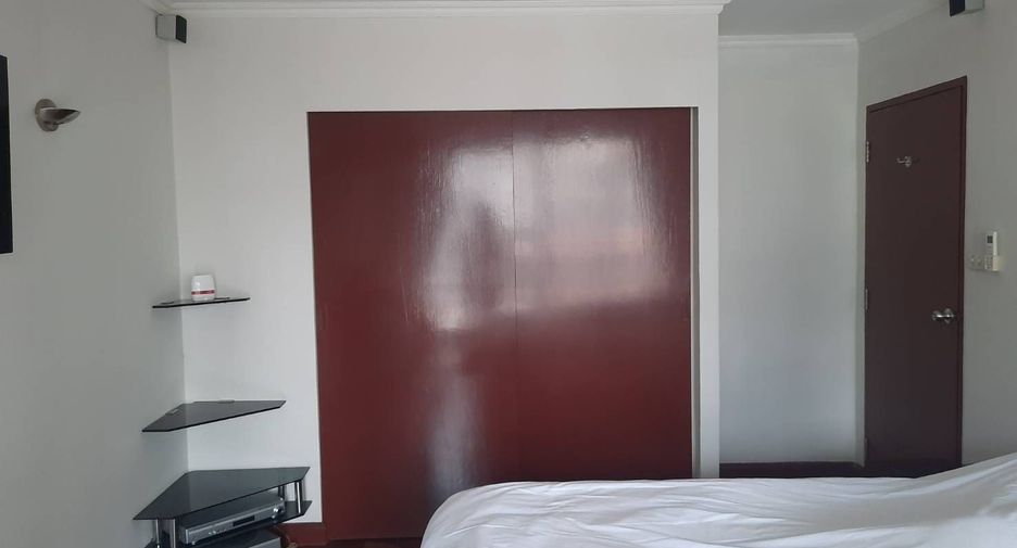 For rent 2 bedrooms condo in Sathon, Bangkok