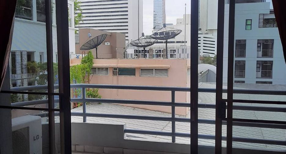 For rent 2 bedrooms condo in Sathon, Bangkok