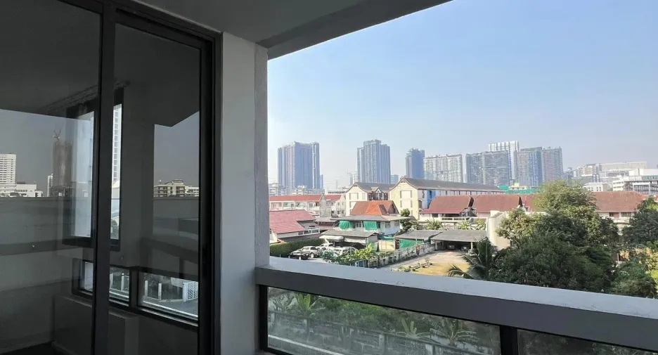 For rent 2 bedrooms condo in Chatuchak, Bangkok