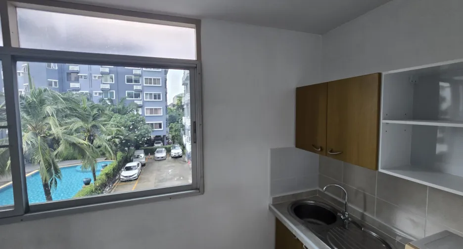 For rent 2 bedrooms condo in Huai Khwang, Bangkok