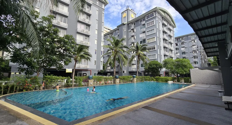 For rent 2 bedrooms condo in Huai Khwang, Bangkok