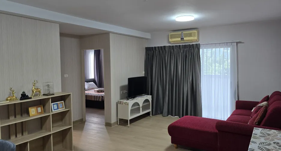 For rent 2 bedrooms condo in Huai Khwang, Bangkok