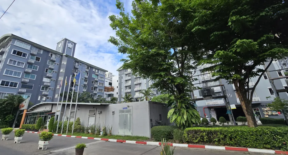 For rent 2 bedrooms condo in Huai Khwang, Bangkok