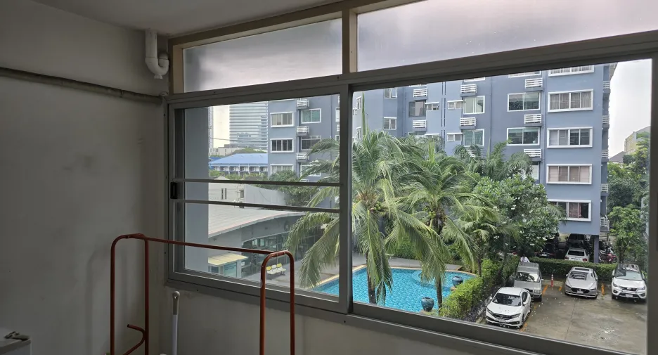For rent 2 bedrooms condo in Huai Khwang, Bangkok