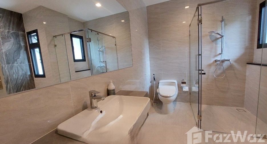 For rent 3 bedrooms house in Saphan Sung, Bangkok