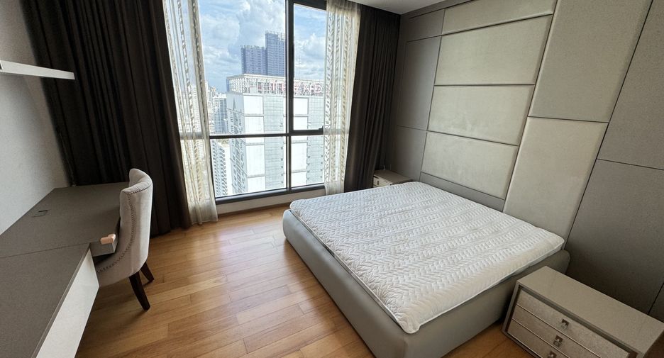 For rent 3 bedrooms condo in Khlong Toei, Bangkok