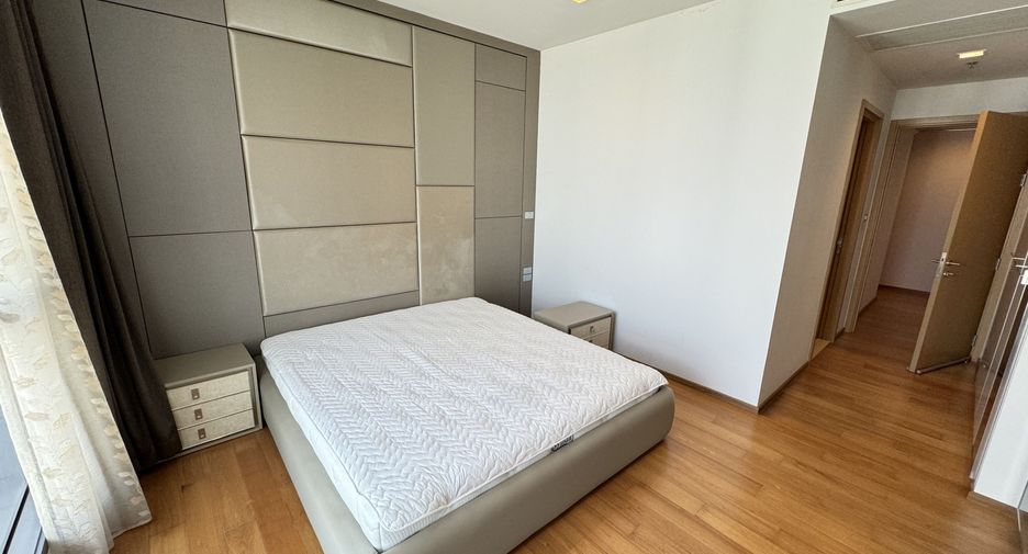 For rent 3 bedrooms condo in Khlong Toei, Bangkok