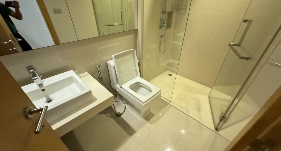 For rent 3 bedrooms condo in Khlong Toei, Bangkok
