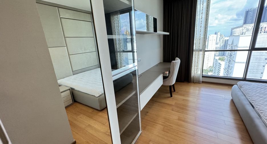 For rent 3 bedrooms condo in Khlong Toei, Bangkok