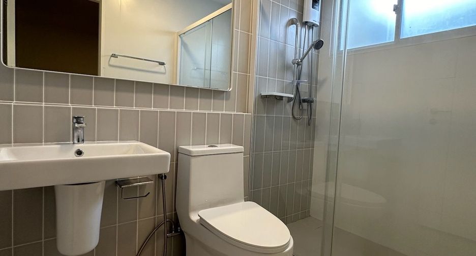 For rent 3 bedrooms townhouse in Prawet, Bangkok