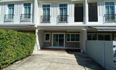 For rent 3 bedrooms townhouse in Prawet, Bangkok