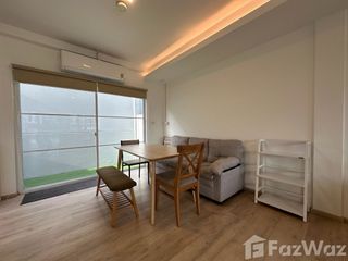 Casa adosada en alquiler de 3 habitaciones en Prawet, Bangkok