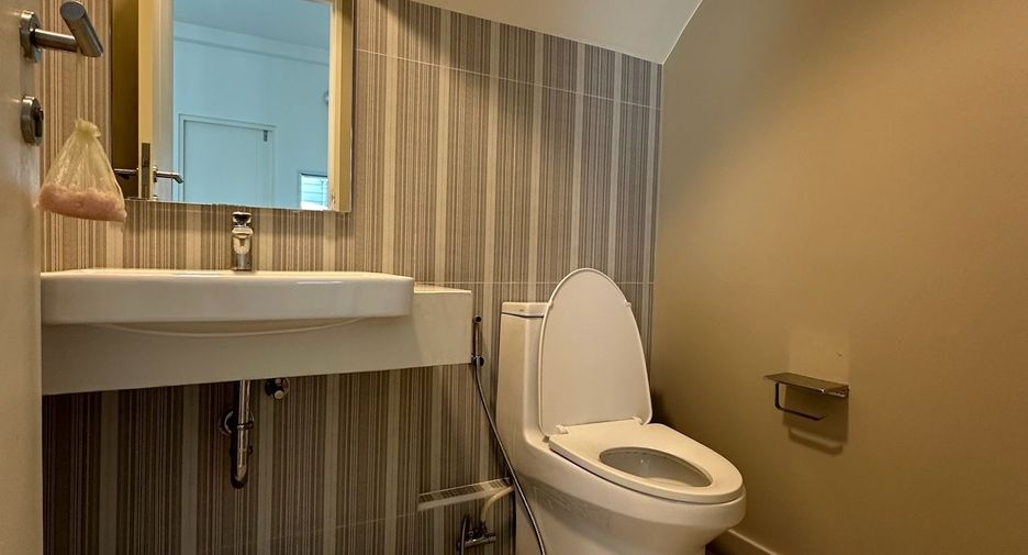 For rent 3 bedrooms townhouse in Prawet, Bangkok