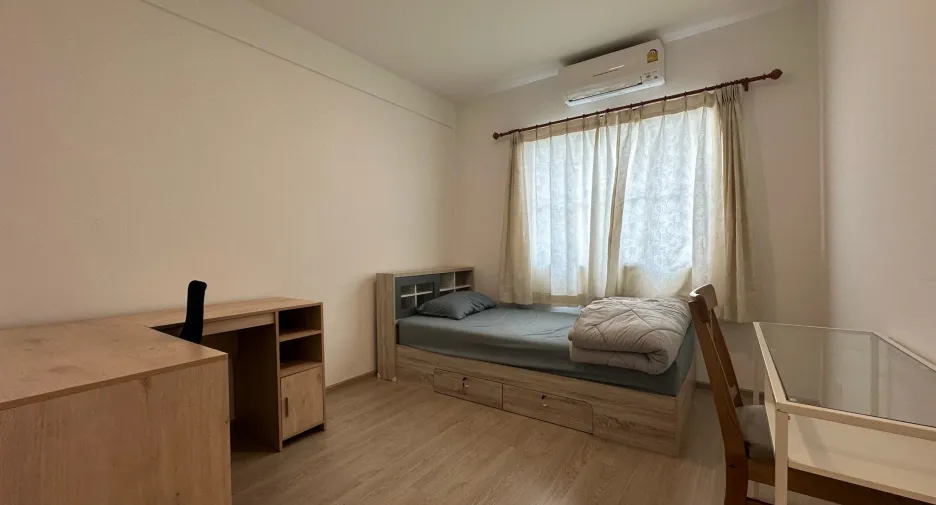 For rent 3 bedrooms townhouse in Prawet, Bangkok