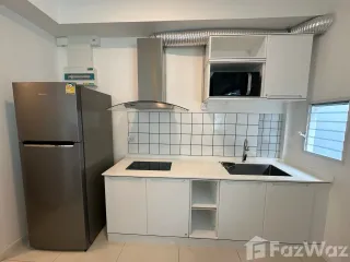 Casa adosada en alquiler de 3 habitaciones en Prawet, Bangkok