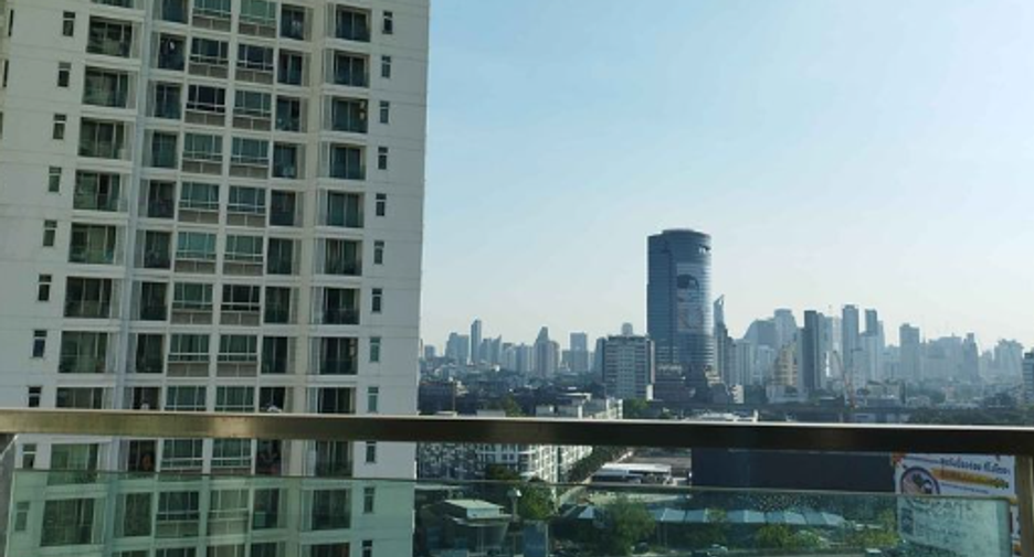 For rent 2 bedrooms condo in Huai Khwang, Bangkok