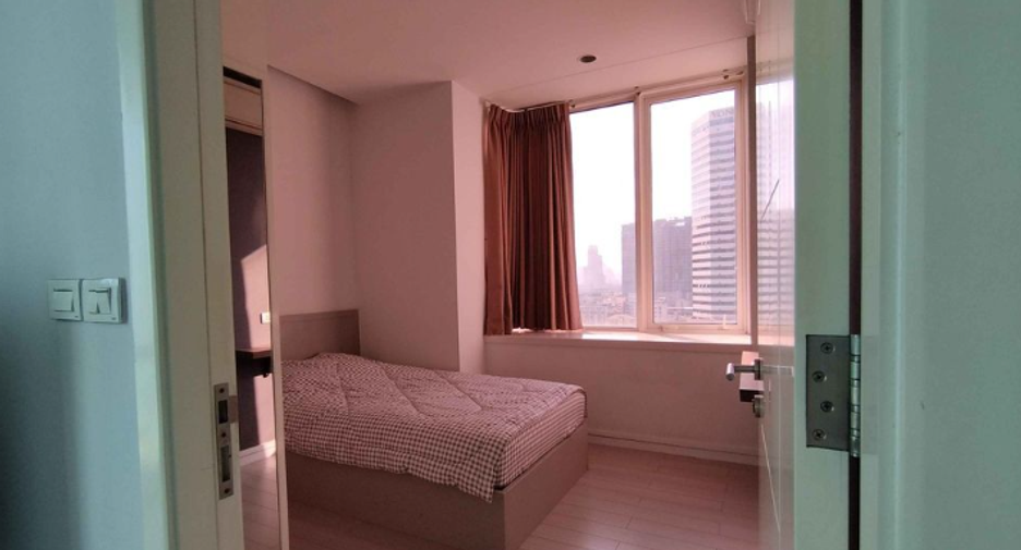 For rent 2 bedrooms condo in Huai Khwang, Bangkok