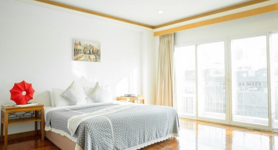 For rent 3 bedrooms apartment in Watthana, Bangkok