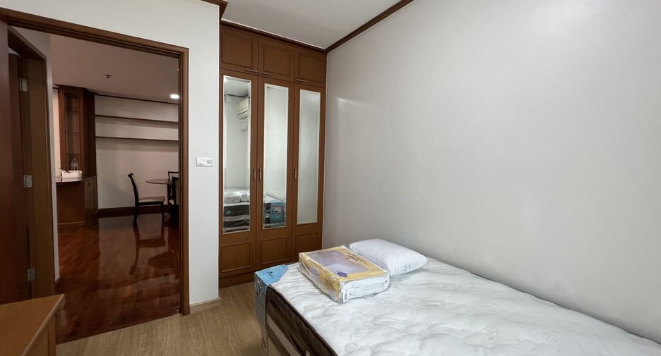 For rent 2 bedrooms condo in Pathum Wan, Bangkok
