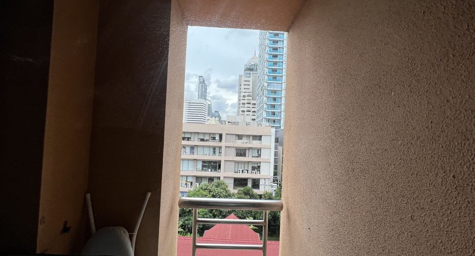For rent 2 bedrooms condo in Pathum Wan, Bangkok