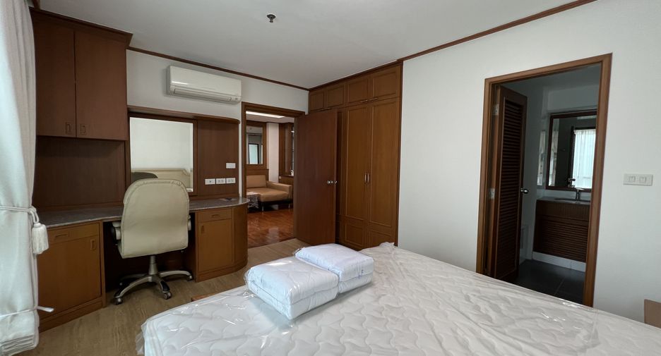 For rent 2 bedrooms condo in Pathum Wan, Bangkok