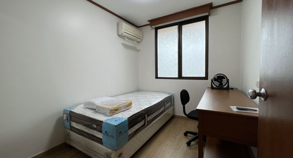 For rent 2 bedrooms condo in Pathum Wan, Bangkok