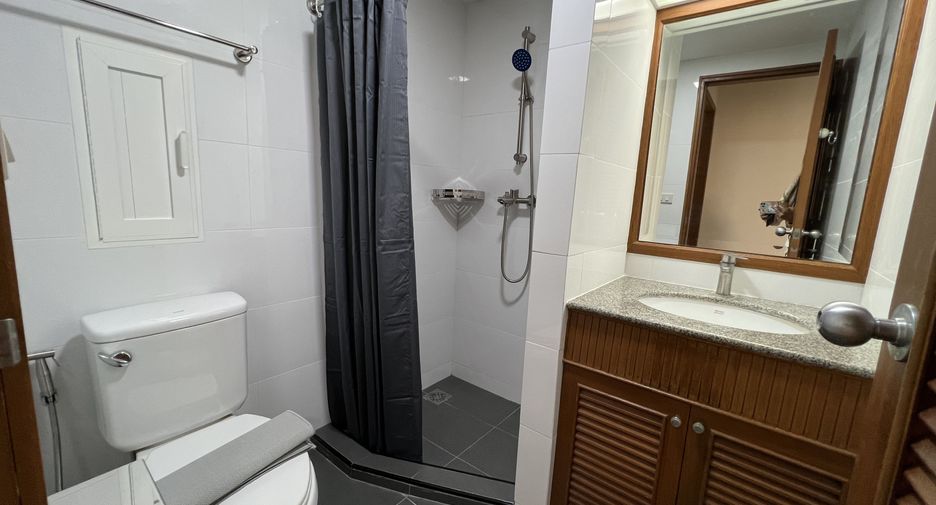 For rent 2 bedrooms condo in Pathum Wan, Bangkok