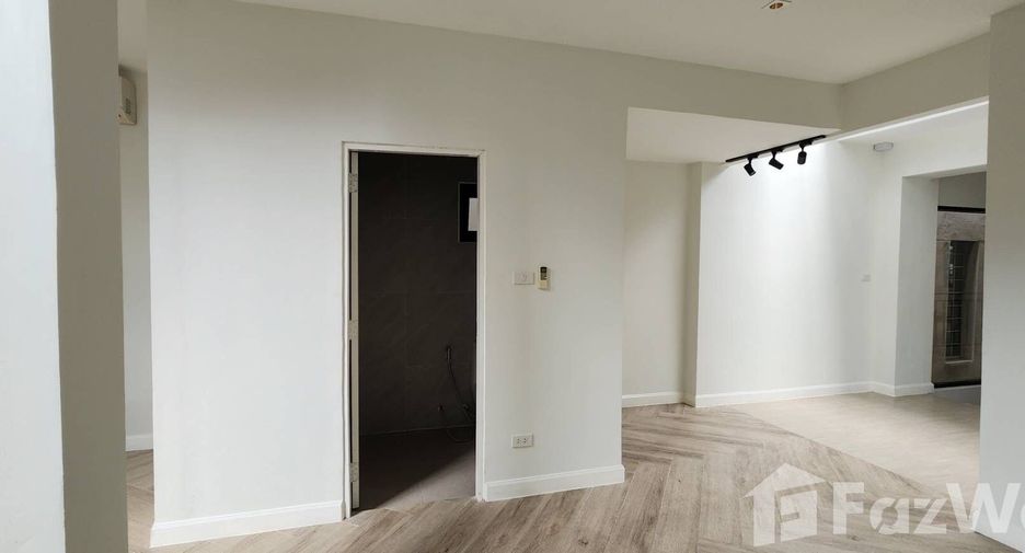 For rent 5 ベッドルーム house in Watthana, Bangkok