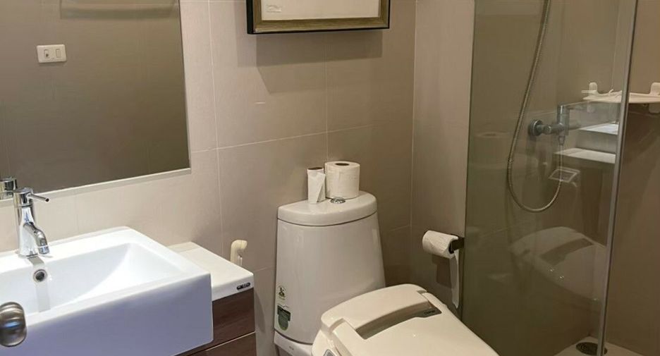 For rent 2 bedrooms condo in Khlong Toei, Bangkok