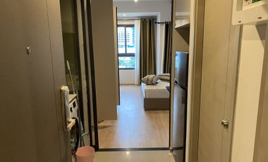 À louer studio condo à Huai Khwang, Bangkok