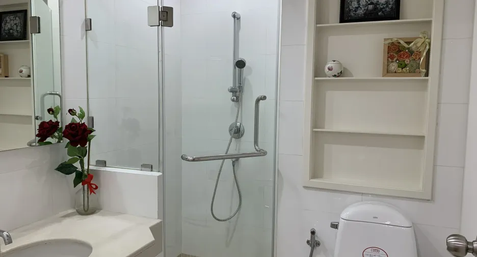 For rent 2 bedrooms condo in Khlong Toei, Bangkok