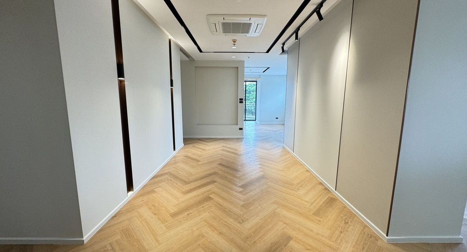 For rent 3 bedrooms condo in Sathon, Bangkok