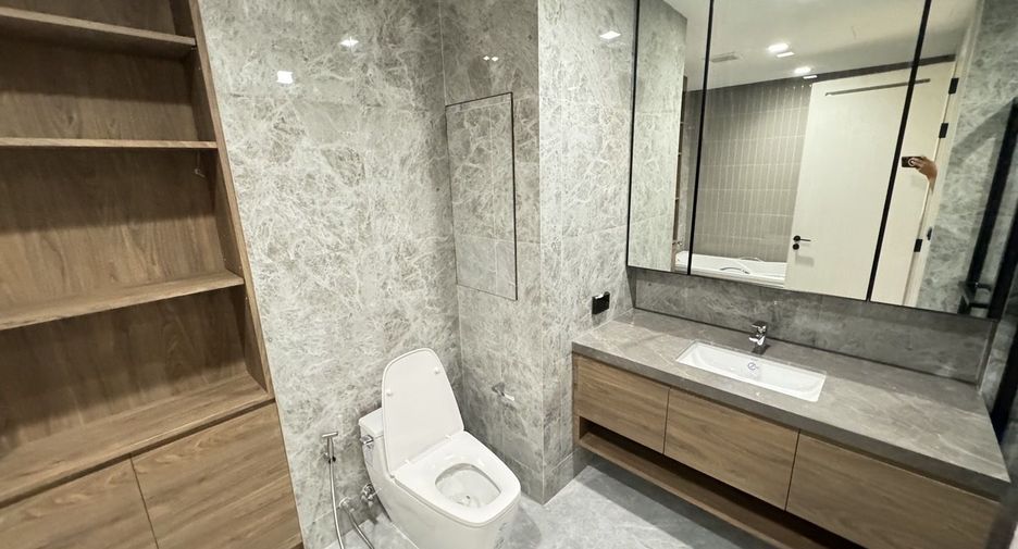 For rent 3 bedrooms condo in Sathon, Bangkok
