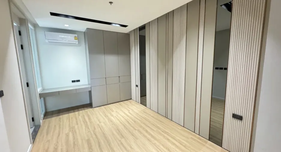 For rent 3 bedrooms condo in Sathon, Bangkok
