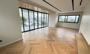 For rent 3 bedrooms condo in Sathon, Bangkok