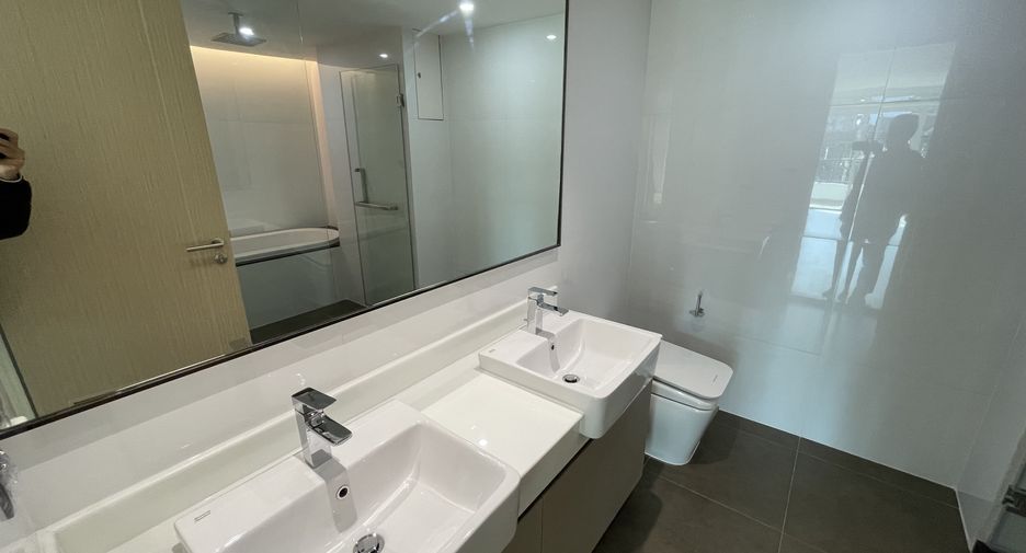 For rent 2 bedrooms apartment in Watthana, Bangkok