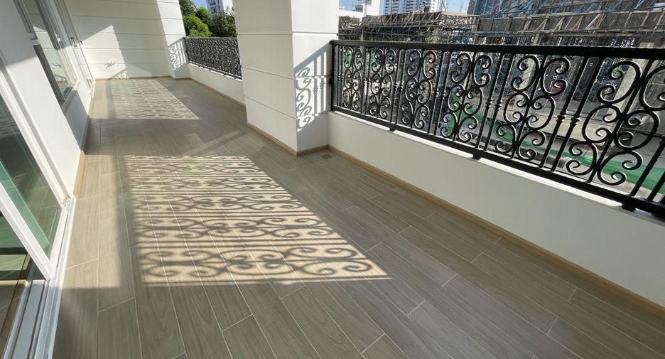 For rent 2 bedrooms apartment in Watthana, Bangkok
